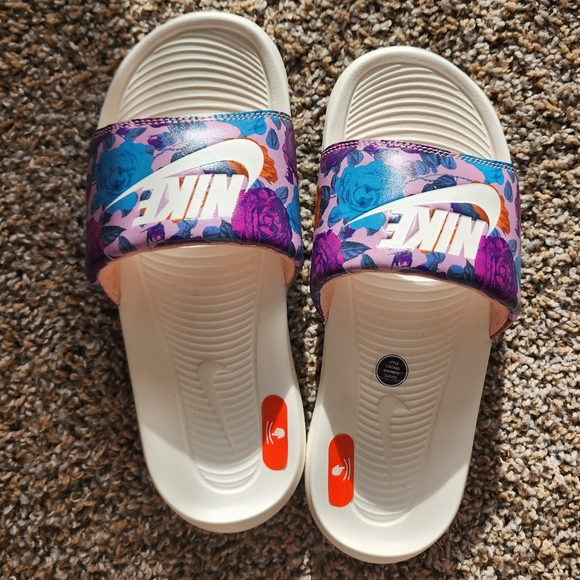 Floral Nike Victori One Print Slide - Picture 5 of 5